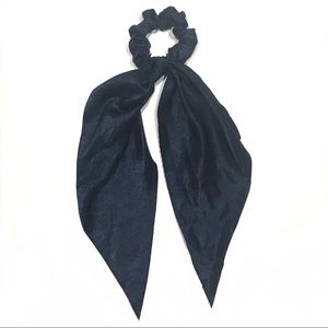 🌳Navy Blue Scrunchie with Detachable Hair Scarf🌳